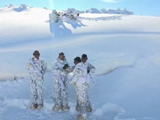 MSB duyurdu: Hayırseverlerin ördüğü 200 bere, Mehmetçik’e ulaştı