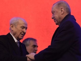 Cumhurbaşkanı Erdoğan'dan Bahçeli'ye MHP'nin kuruluş yılına özel tebrik çiçeği