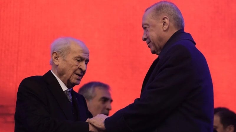 Cumhurbaşkanı Erdoğan'dan Bahçeli'ye MHP'nin kuruluş yılına özel tebrik çiçeği