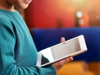 Doğum izni ile çocuklara yönelik sosyal medya düzenlemesinde sona gelindi