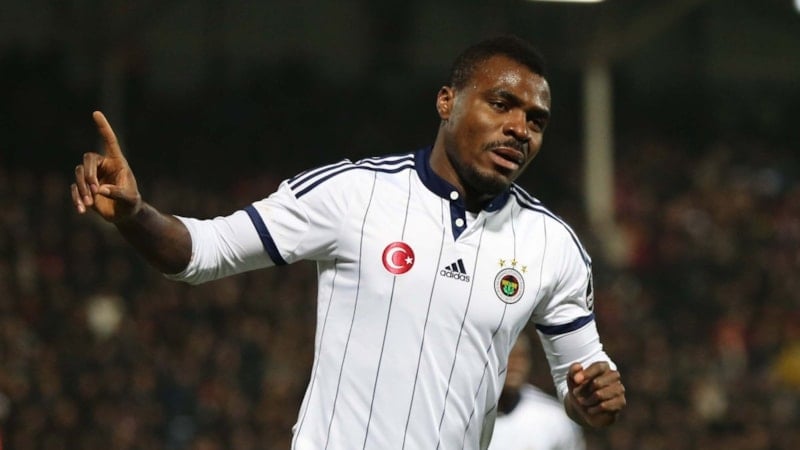 Emmanuel Emenike, Nijerya'da hastane yaptırdı