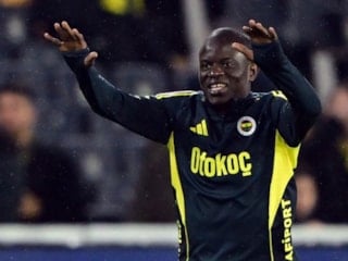 N'Golo Kante, Fenerbahçe taraftarına ilk üçlüsünü çektirdi