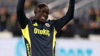 N'Golo Kante, Fenerbahçe taraftarına ilk üçlüsünü çektirdi