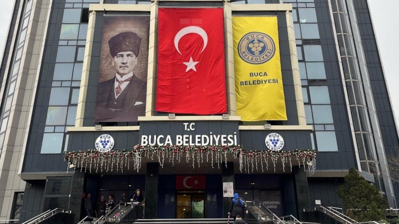 İzmir'de Buca Belediyesi'ne rüşvet operasyonu: 7 tutuklama