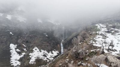 Hakkari’de karların çözülmesiyle şelaleler yeniden hayat buldu