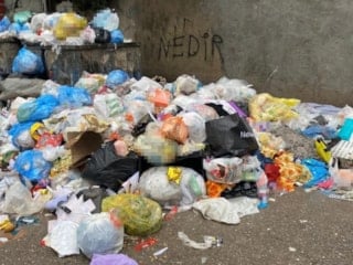 İzmir'de çöp dağları: Grev bitti çile bitmedi