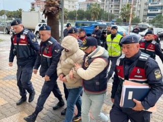 İzmir'de sele kapılan araçta arkadaşlarını bırakıp kaçan sürücü yakalandı