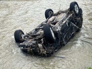 Kocaeli'de dereye kapılan otomobil, bir gün sonra bulundu