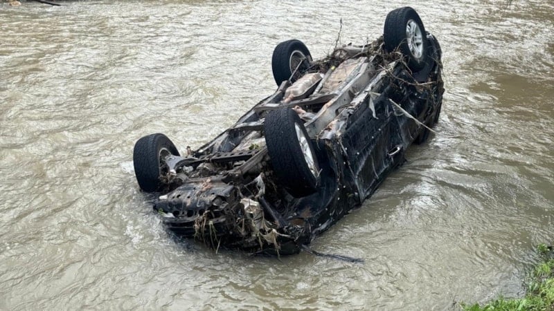 Kocaeli'de dereye düşen otomobil, bir gün sonra bulundu