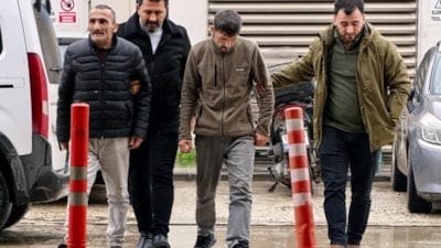 Bursa'da arkadaşını fırça sapıyla darbeden 2 şüpheli tutuklandı