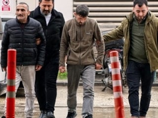 Bursa'da arkadaşını fırça sapıyla darbeden 2 şüpheli tutuklandı