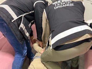 İzmir'de suç örgütü üyesi yakalandı