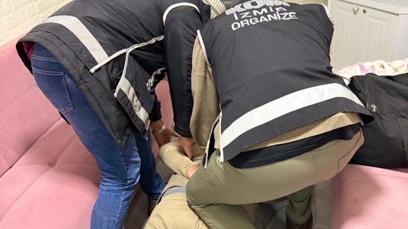 İzmir'de suç örgütü üyesi yakalandı