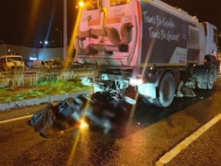 Aydın'da kamyona çarpan motosikletin sürücüsü can verdi