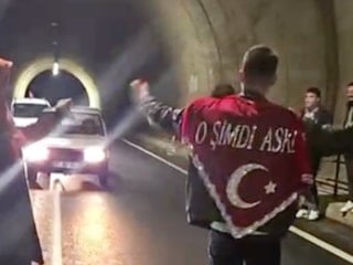 Antalya'da asker eğlencesinde tünel kapattılar