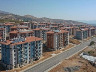 Cumhurbaşkanı Erdoğan'ın afet konutlarıyla ilgili verdiği müjde deprem bölgesinde sevinçle karşılandı