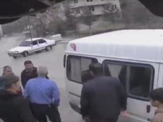 Kastamonu'da kontrolden çıkan otomobil kalabalığın içine daldı