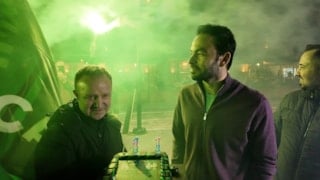 Kocaelisporlu taraftarlardan, Selçuk İnan'a doğum günü sürprizi