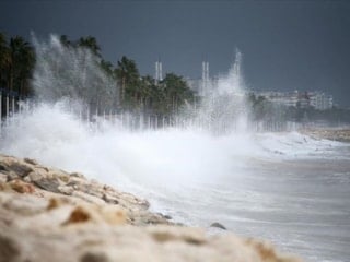 Meteoroloji'den Batı ve Doğu Akdeniz için kuvvetli sağanak ve fırtına uyarısı