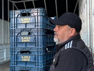 Fenerbahçeli taraftar kasaların üstüne 'N'Golo Kante' yazdırdı