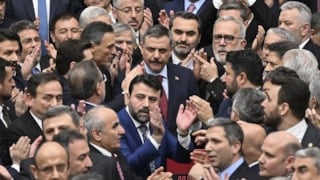 Milletvekilleri etten duvar ördü: Akın Gürlek ve Mustafa Çiftçi yemin etti