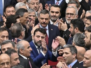 Milletvekilleri etten duvar ördü: Akın Gürlek ve Mustafa Çiftçi yemin etti