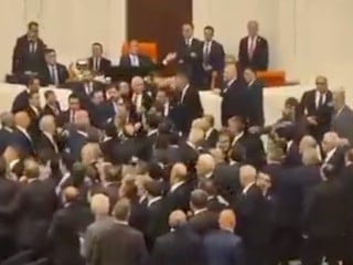 AK Partili Mehmet Baykan Meclis kavgasını Ensonhaber'e anlattı