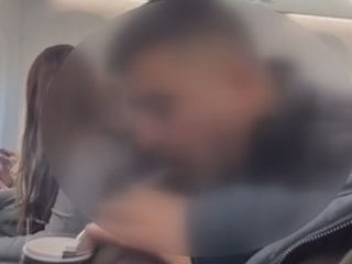 Uçakta sigara içip paylaşan fenomen kara listeye alındı