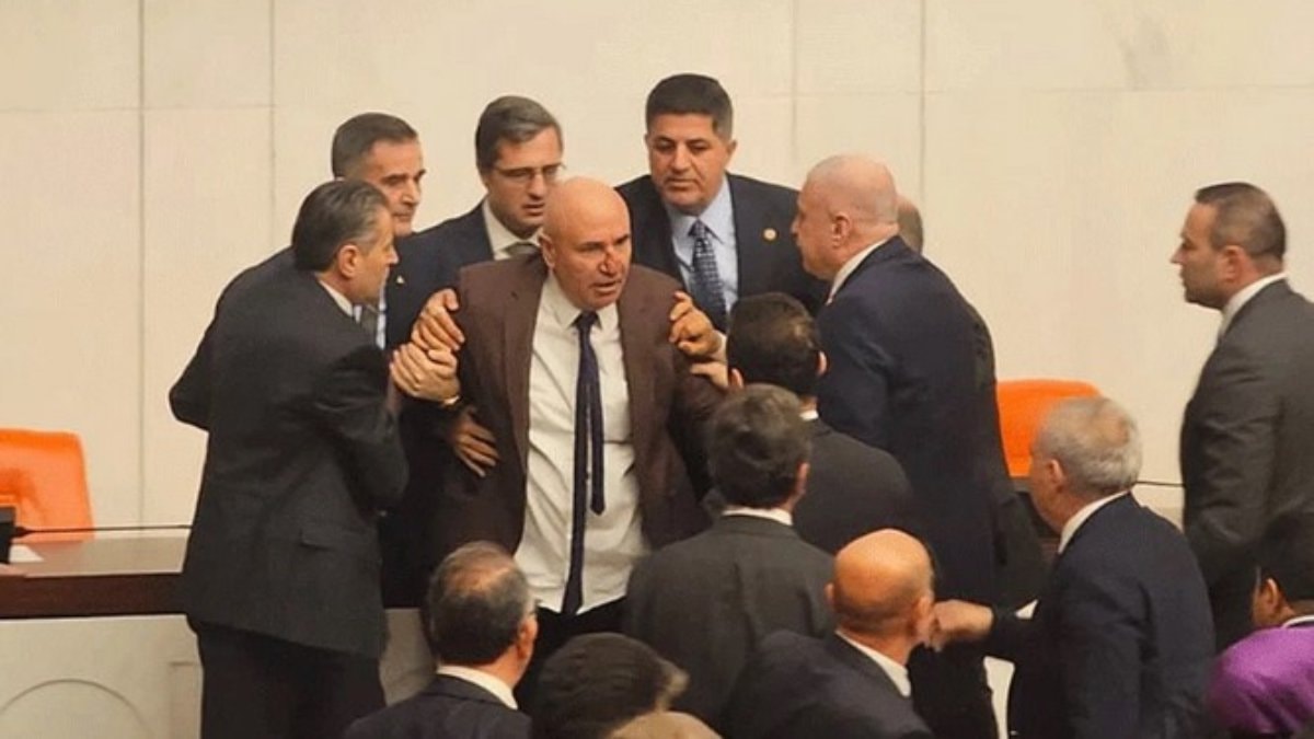 TBMM'de CHP'lilerin çıkardığı kavga, dünya medyasında