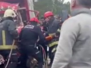 Antalya'da iki kamyon çarpıştı: Bir kişi ağır yaralandı