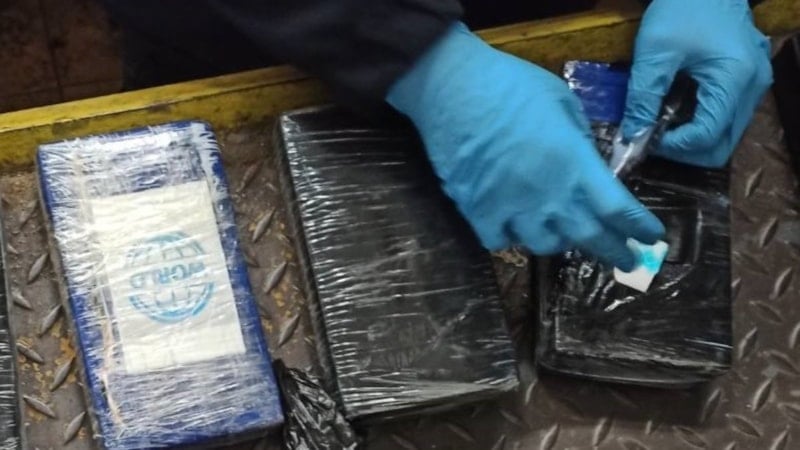 Türkiye'ye kokain sokmak isteyen Bulgar polisi yakalandı