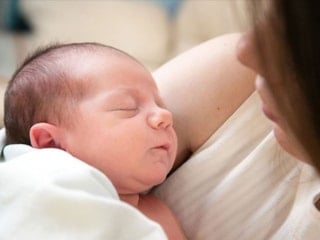 Emzirenler oruç tutabilir mi, farz mı? Emziren kadına orucun hükmü...