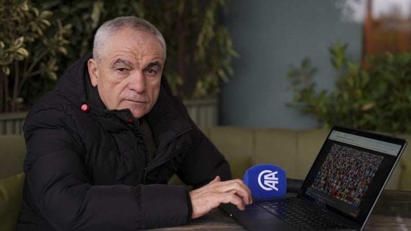 Rıza Çalımbay'ın fotoğrafı, seçtiklerinden daha çok gündem oldu