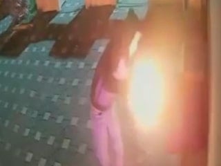 Büyükçekmece’de iş yerine molotoflu saldırı kamerada