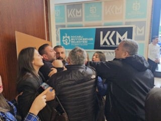 Kocaeli Büyükşehir Belediye Meclisi'nde kavga çıktı