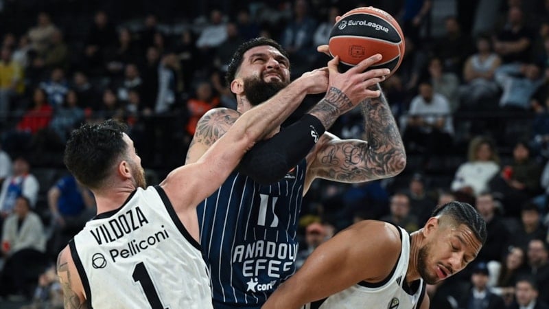 Anadolu Efes, Virtus Bologna'yı 31 sayı farkla devirdi