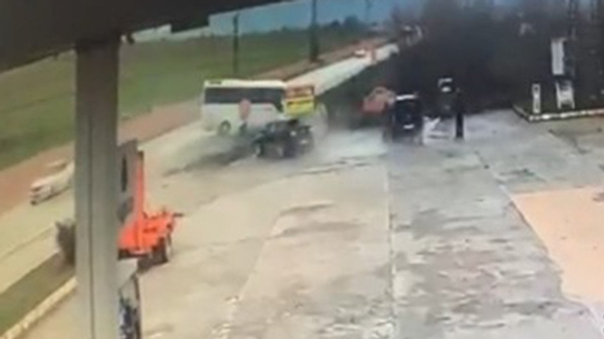 Tokat'ta kazaya karışan öğrenci servisi devrildi: 22 yaralı