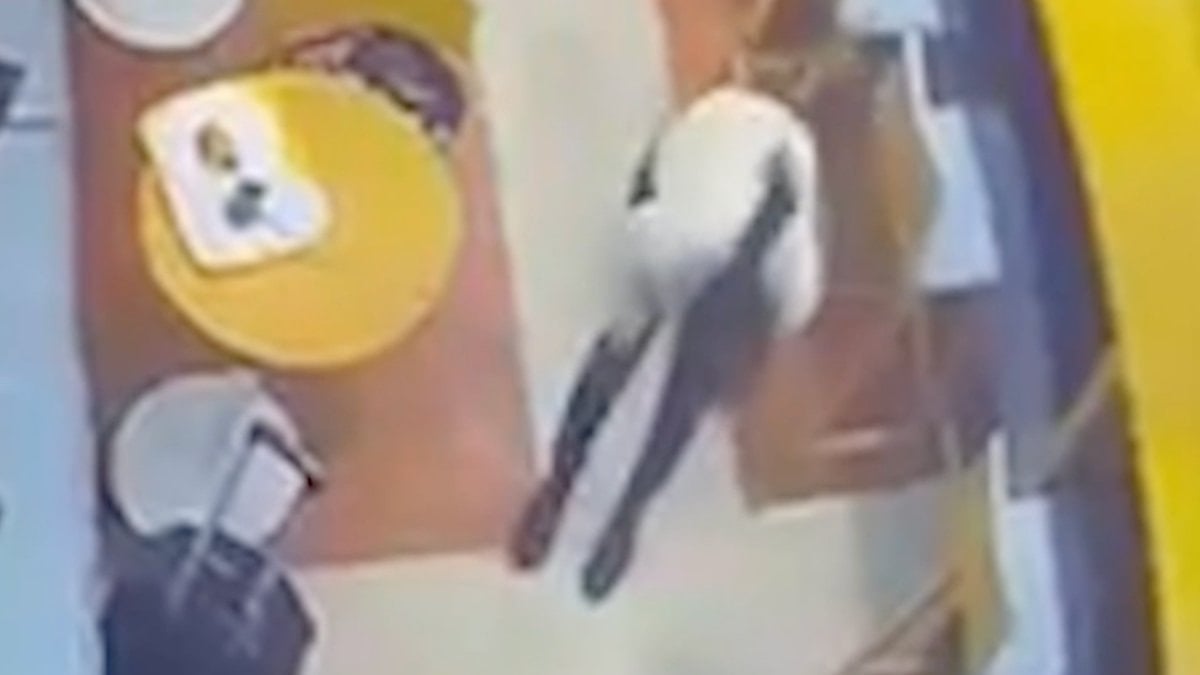 İstanbul Havalimanı'nda garsonun Heimlich müdahalesi hayat kurtardı