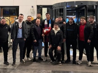 Oscar Cardozo, yıllar sonra Trabzon'da: Yine bastonla karşılandı...