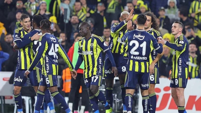 Fenerbahçe'nin Trabzonspor maçı kamp kadrosu duyuruldu