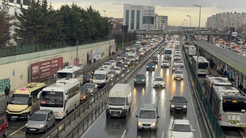 İstanbul'da trafik yoğunluğu yüzde 90'a kadar çıktı