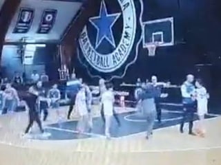 Basketbol maçında veliden, oyuncuya saldırı!