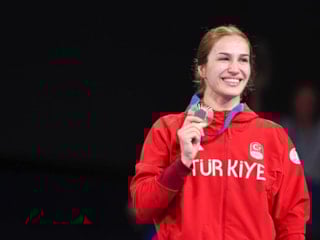 Buse Tosun Çavuşoğlu: Kadın güreşi olimpiyatlarda tarih yazabilir