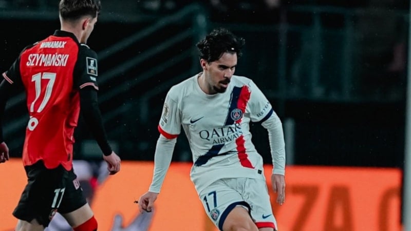 Sebastian Szymanski asist yaptı! Rennes, PSG'yi devirdi