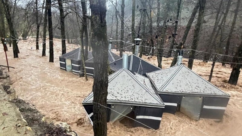 Mersin'i sağanak vurdu: Taşkınlar yaşandı