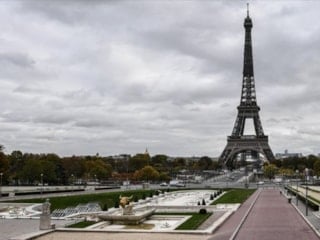 Fransa'nın başkenti Paris'te jandarmayı bıçakla tehdit eden kişi öldürüldü