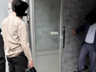 Karabük'te polis elinde ayakkabıyla kaymakamı bekledi, tepkiler sonrası açıklama geldi