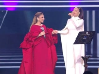 Ebru Gündeş Riyad konserinde şarkıları Arapça söyledi