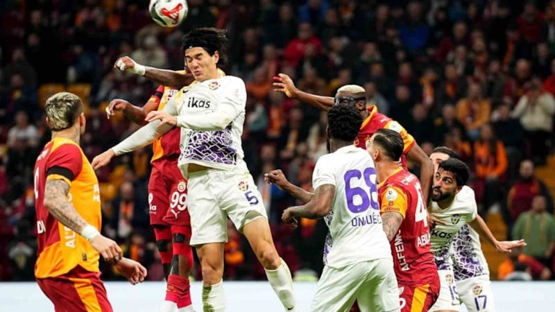 Galatasaray-Eyüpspor maçının tartışmalı pozisyonlarını eski hakemler değerlendirdi