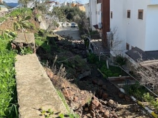 Çanakkale’de sağanak alarmı: Sitenin istinat duvarı çöktü